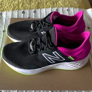 New Balance Women’s Roav Sneakers 9.5 Wide